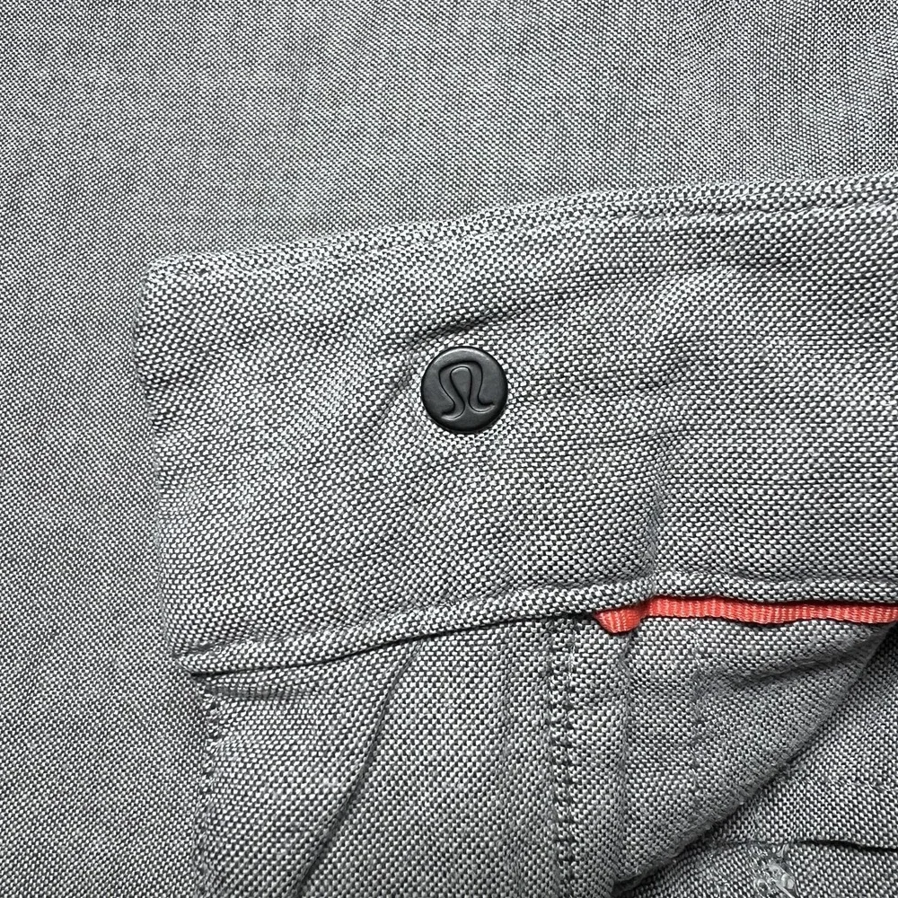Lululemon Commission Shorts Men 38 x 11 Light Gray Chino Casual Summer Logo